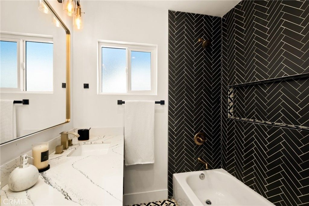 Image 25 of property listing at 2920 Bancroft Street, San Diego, CA 92104