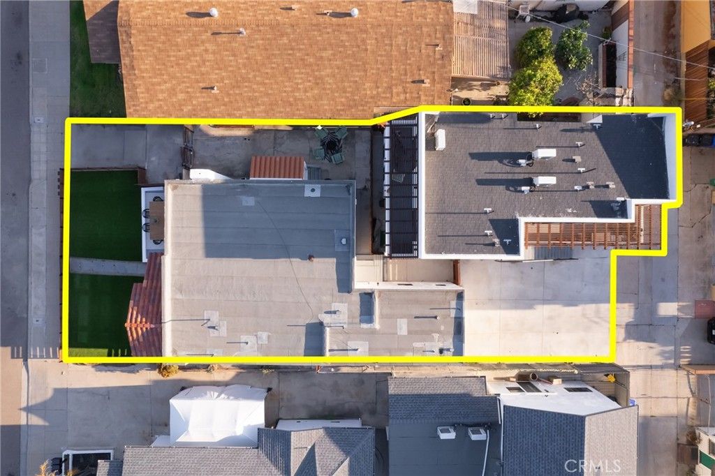 Image 3 of property listing at 2920 Bancroft Street, San Diego, CA 92104