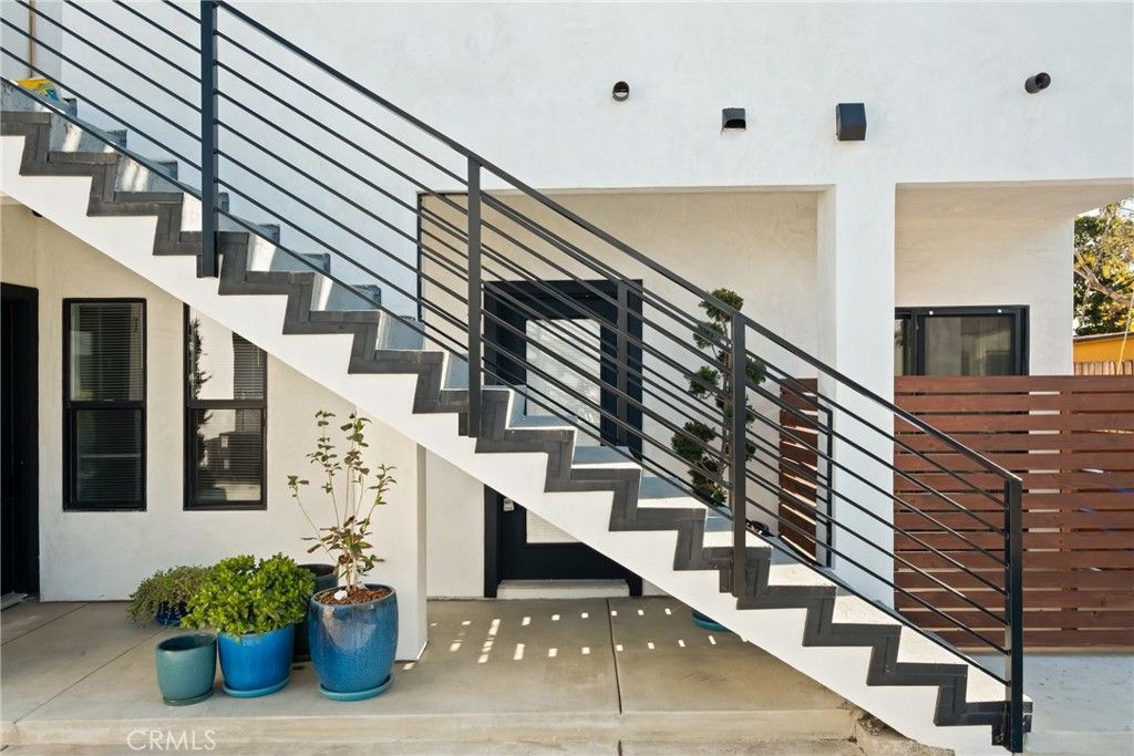 Image 31 of property listing at 2920 Bancroft Street, San Diego, CA 92104