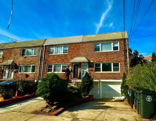72-43 66th Drive 2 Floor, Middle Village, NY 11379