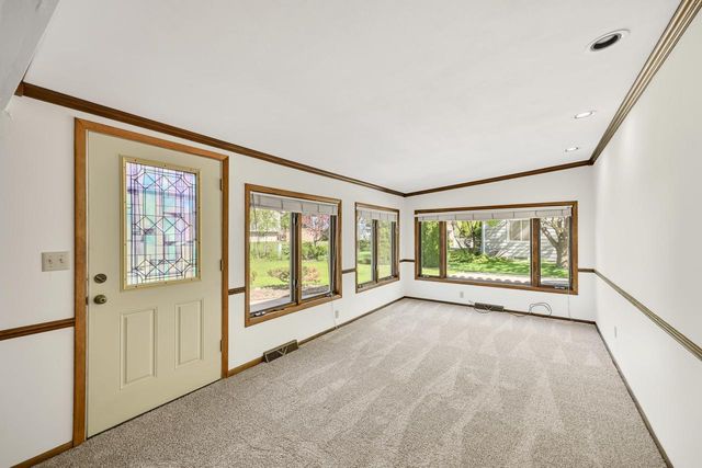 6093 Thornapple DRIVE, Greendale, WI 53129