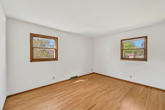 6093 Thornapple DRIVE, Greendale, WI 53129
