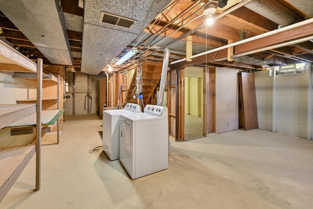 6093 Thornapple DRIVE, Greendale, WI 53129