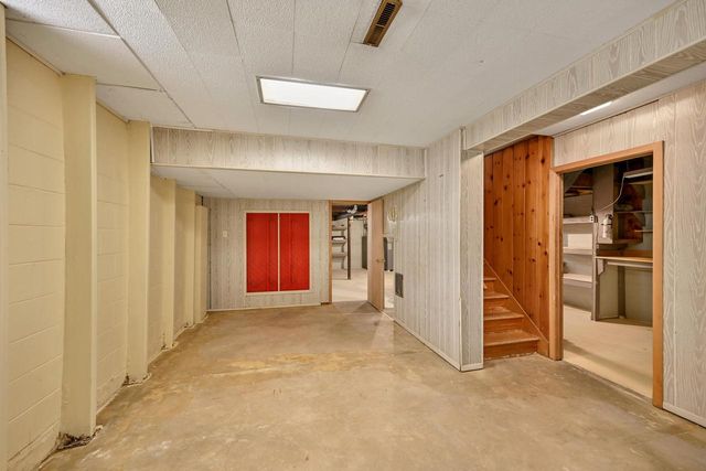 6093 Thornapple DRIVE, Greendale, WI 53129