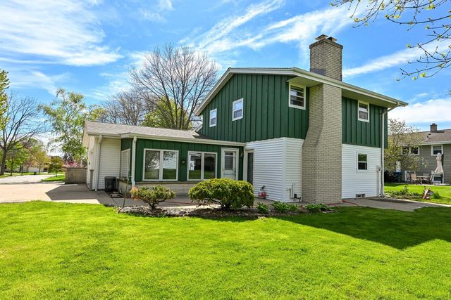 6093 Thornapple DRIVE, Greendale, WI 53129