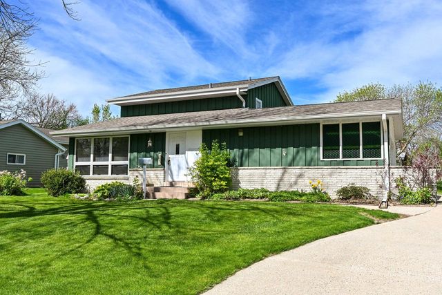 6093 Thornapple DRIVE, Greendale, WI 53129