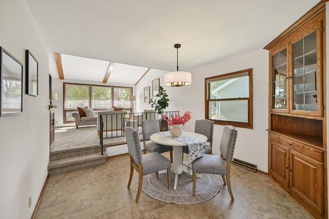 6093 Thornapple DRIVE, Greendale, WI 53129