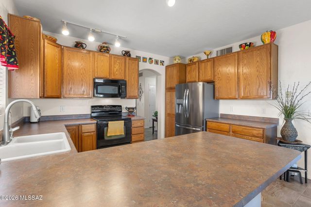 3673 W Camino De Talia, Tucson, AZ 85741