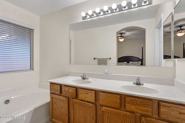 3673 W Camino De Talia, Tucson, AZ 85741