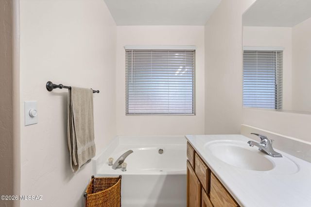 3673 W Camino De Talia, Tucson, AZ 85741
