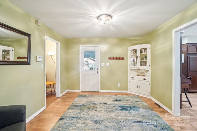 710 Heatherwood Drive, Hendersonville, NC 28792