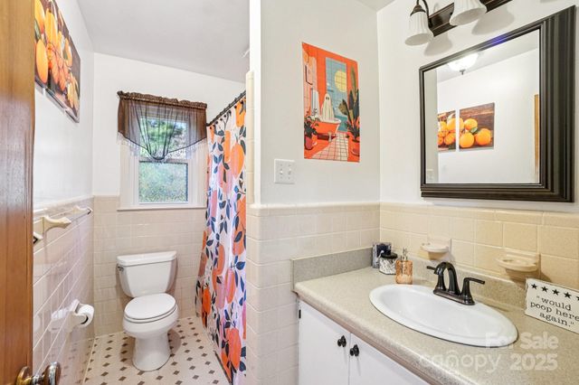 710 Heatherwood Drive, Hendersonville, NC 28792