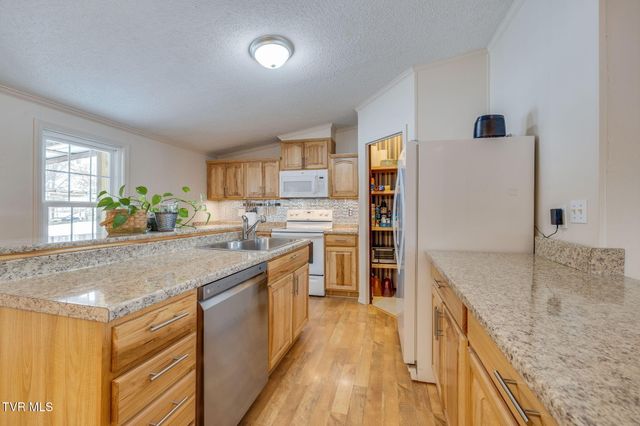 7185 Snapps Ferry Road, Afton, TN 37616