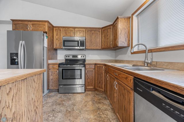 922 31st Avenue W, West Fargo, ND 58078