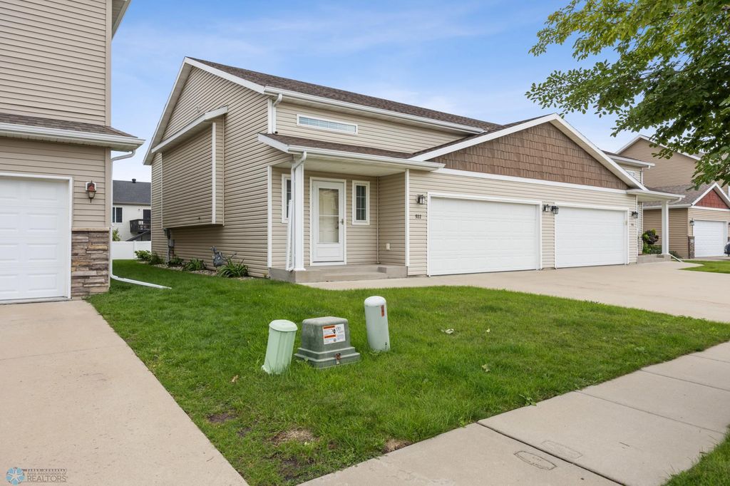 922 31st Avenue W, West Fargo, ND 58078