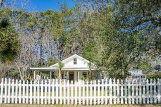 8 Smith Drive, Savannah, GA 31406