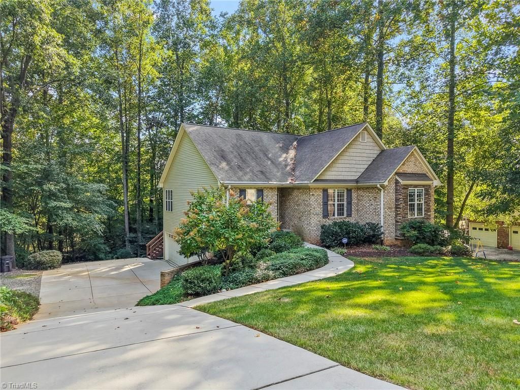 5012 Cedarwood Drive, Winston-salem, NC 27103