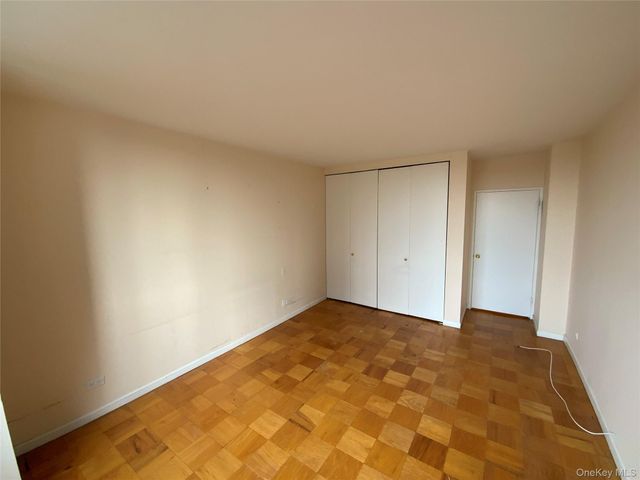 27110 Grand Central Parkway 5M, Floral Park, NY 11005