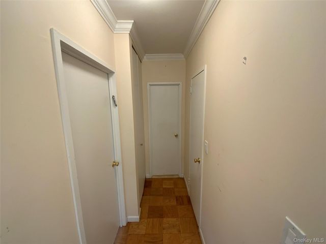 27110 Grand Central Parkway 5M, Floral Park, NY 11005