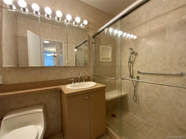 27110 Grand Central Parkway 5M, Floral Park, NY 11005