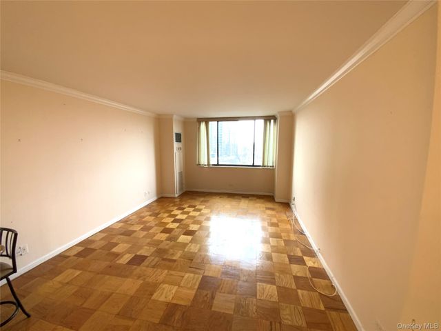 27110 Grand Central Parkway 5M, Floral Park, NY 11005