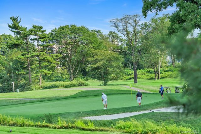 27110 Grand Central Parkway 5M, Floral Park, NY 11005