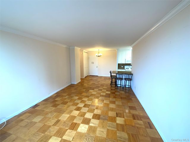 27110 Grand Central Parkway 5M, Floral Park, NY 11005