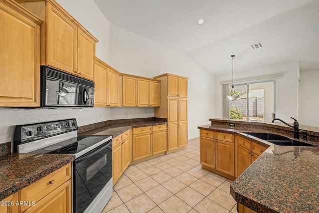 1528 E LAREDO Street, Chandler, AZ 85225