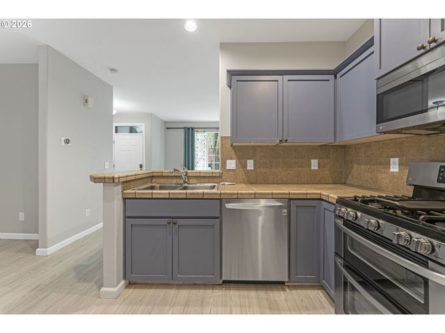 1271 Se LEANDER St, Hillsboro, OR 97123