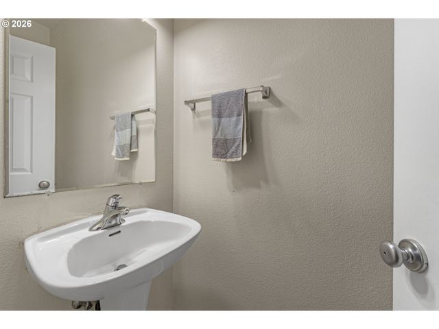 1271 Se LEANDER St, Hillsboro, OR 97123