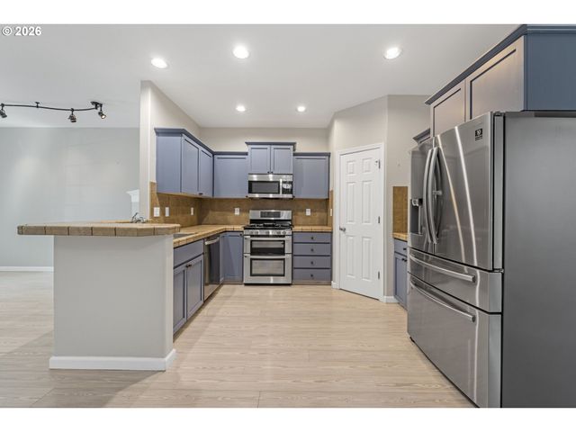 1271 Se LEANDER St, Hillsboro, OR 97123