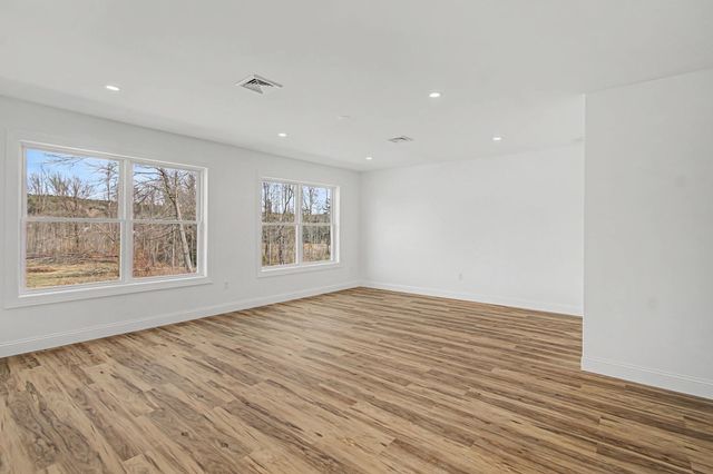101 Elsa Lane, Essex, VT 05452
