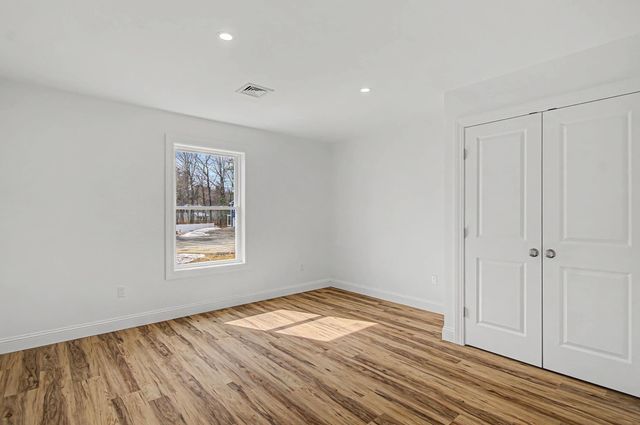 101 Elsa Lane, Essex, VT 05452