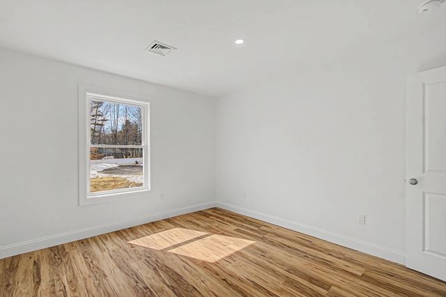 101 Elsa Lane, Essex, VT 05452