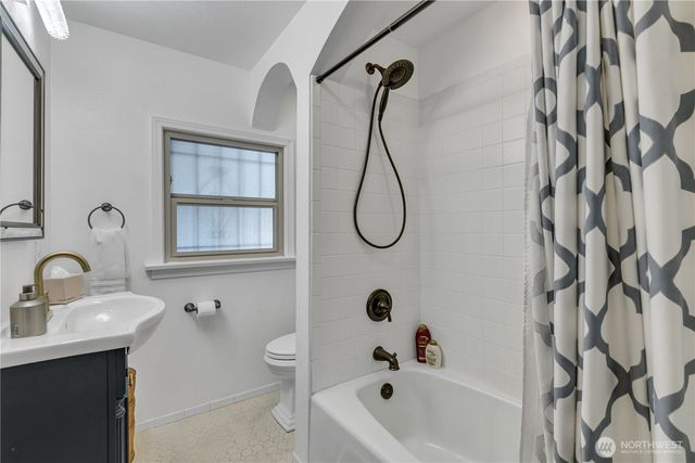 2504 72nd Street E, Tacoma, WA 98404