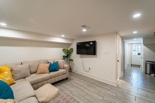 1919 BENNETT PL NE, Washington, DC 20002