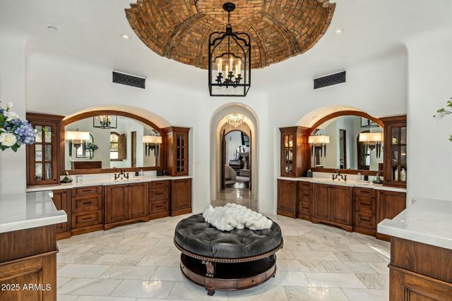 7533 N 70TH Street, Paradise Valley, AZ 85253