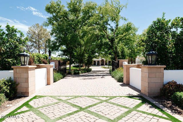 7533 N 70TH Street, Paradise Valley, AZ 85253