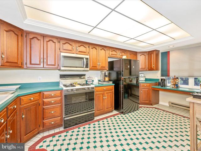 1017 LINDSAY LN, Hagerstown, MD 21742