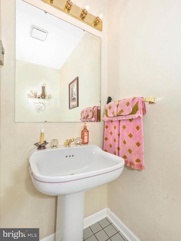 1017 LINDSAY LN, Hagerstown, MD 21742