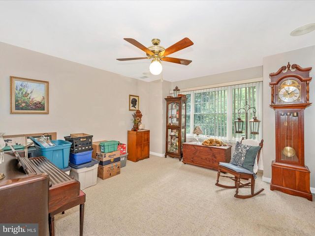 1017 LINDSAY LN, Hagerstown, MD 21742