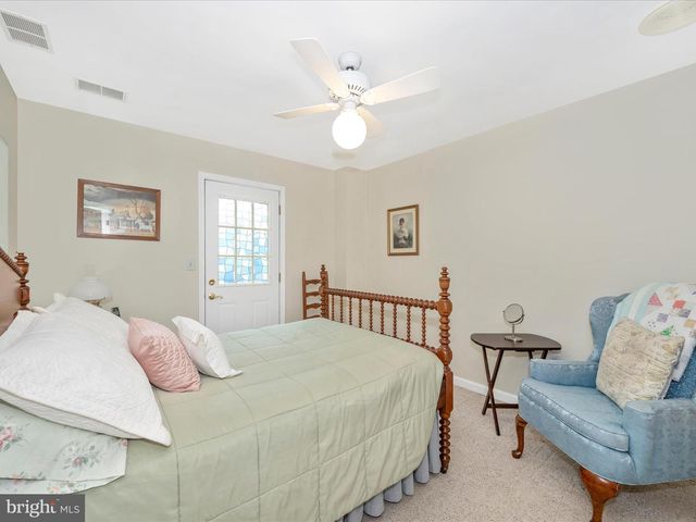 1017 LINDSAY LN, Hagerstown, MD 21742