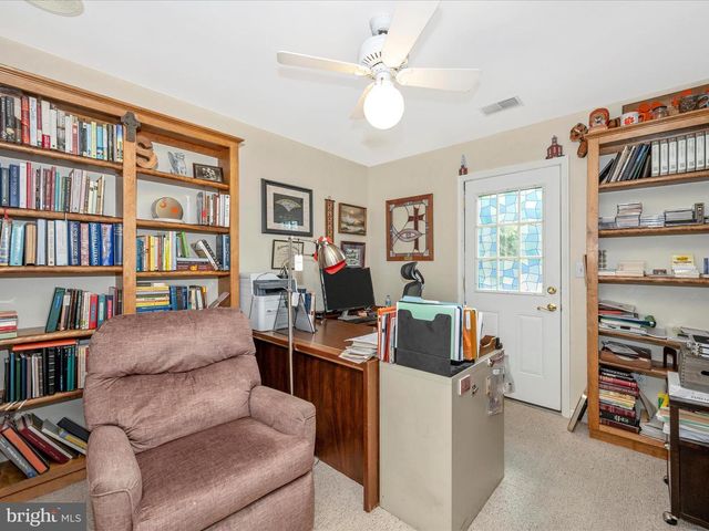 1017 LINDSAY LN, Hagerstown, MD 21742