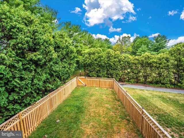 1017 LINDSAY LN, Hagerstown, MD 21742