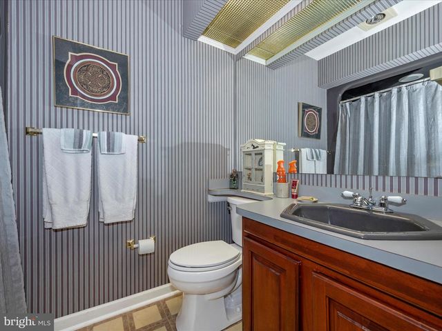 1017 LINDSAY LN, Hagerstown, MD 21742