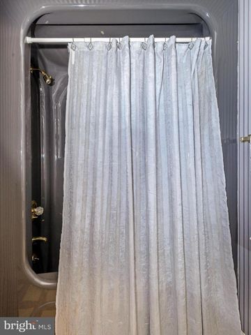 1017 LINDSAY LN, Hagerstown, MD 21742