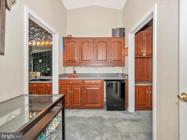 1017 LINDSAY LN, Hagerstown, MD 21742