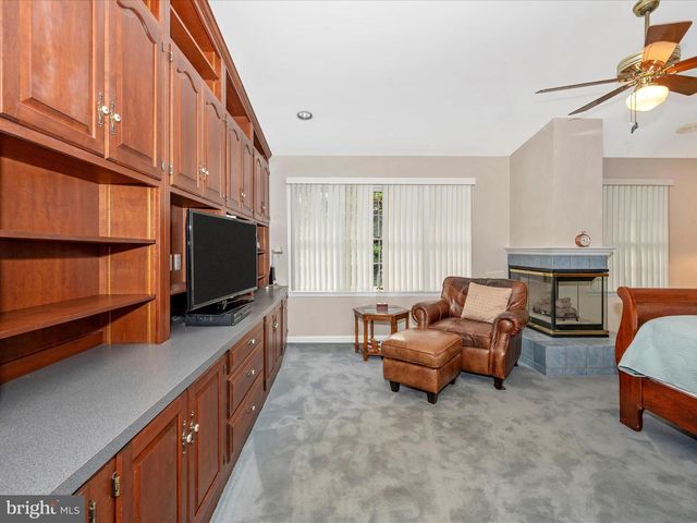 1017 LINDSAY LN, Hagerstown, MD 21742