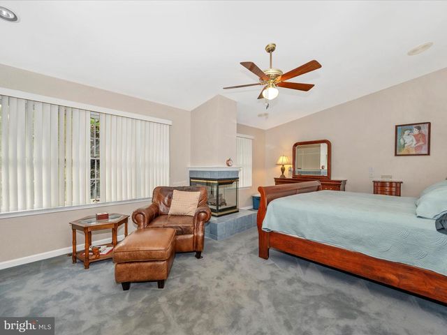 1017 LINDSAY LN, Hagerstown, MD 21742