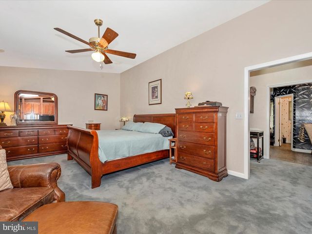 1017 LINDSAY LN, Hagerstown, MD 21742